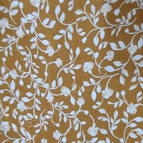 Old Navy Mustard Tan & White Floral with Vines Blouse size 3X - Picture 4 of 8